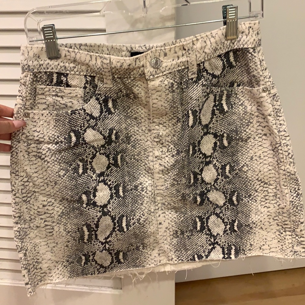 Snake print skirt, size 8, brand new with tags
